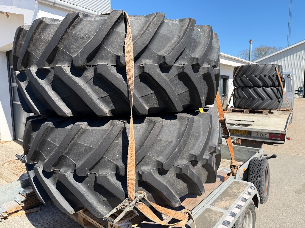 Michelin + Trelleborg 710/55 R30 + 650/75 R38