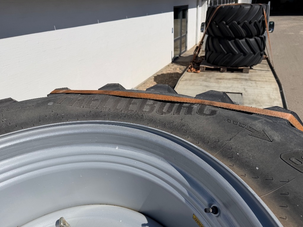 Michelin + Trelleborg 710/55 R30 + 650/75 R38