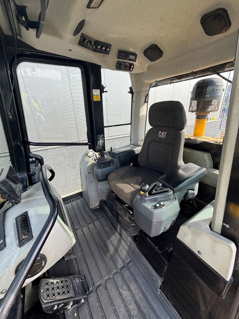 CAT 953 D
