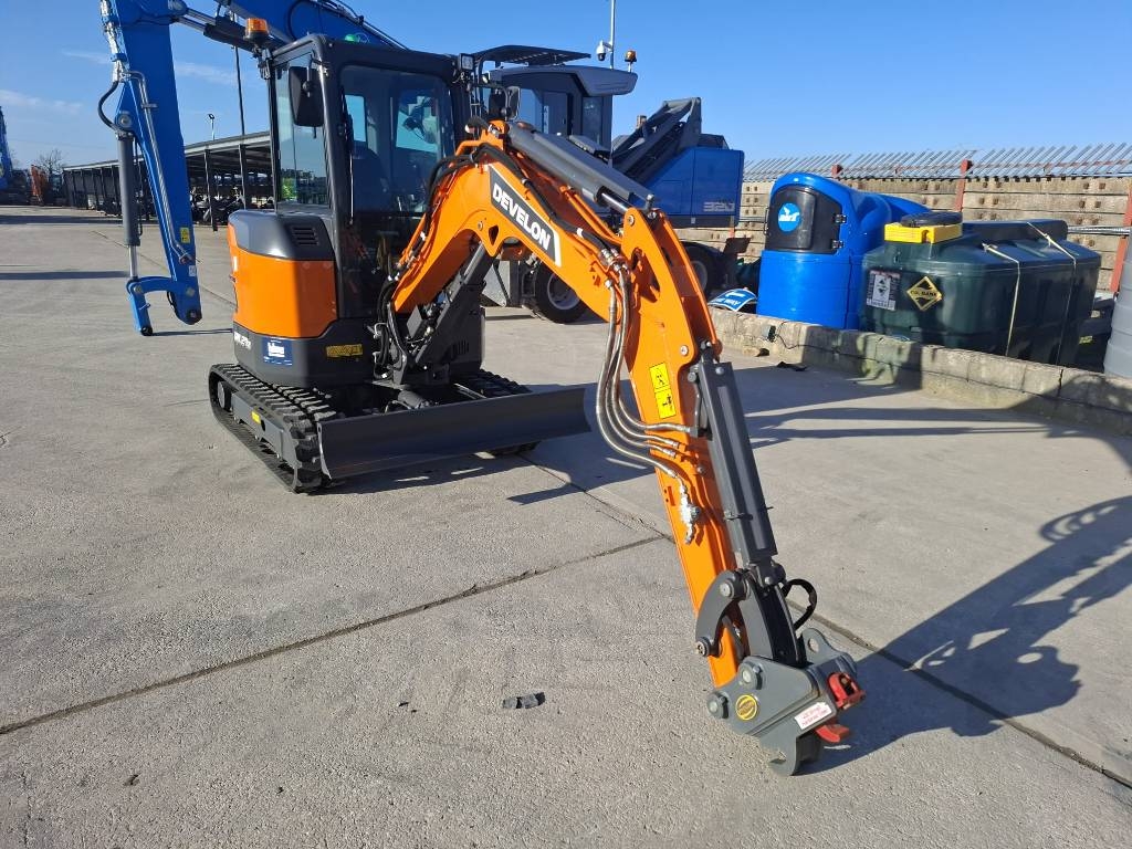 Develon DX 27 Z 7 Mini Excavators develon-dx-27-z-7-mini-excavators
