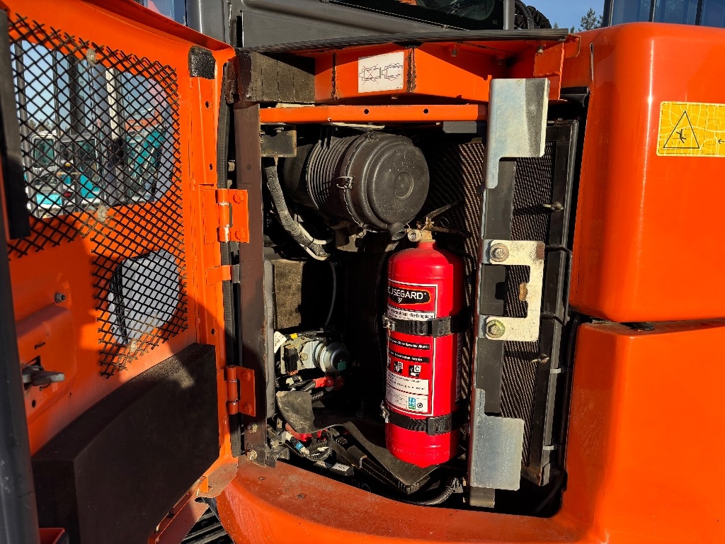 hitachi-zx-85-pyorittaja-kauha,2d9a09cc