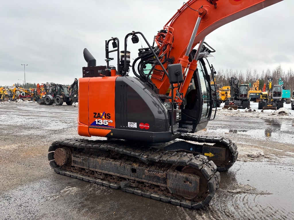 hitachi-zx-135-us-6-pyorittaja,100b0f0d