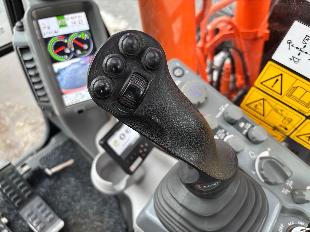 hitachi-zx-135-us-6-pyorittaja,3e290ef0