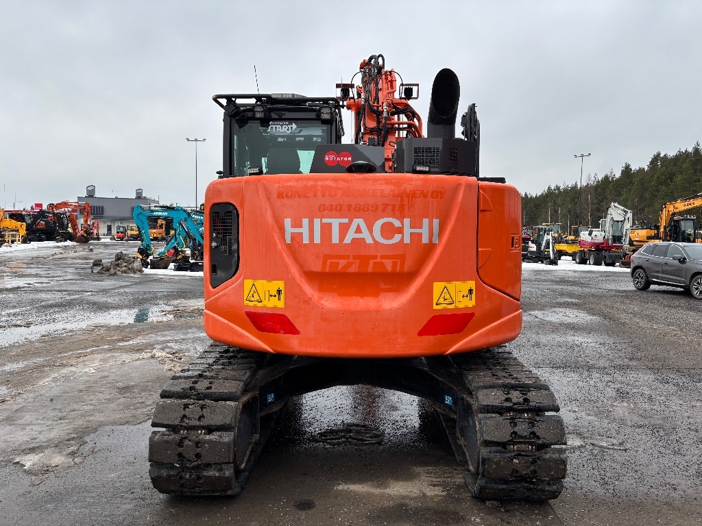 hitachi-zx-135-us-6-pyorittaja,5cf5dd3c