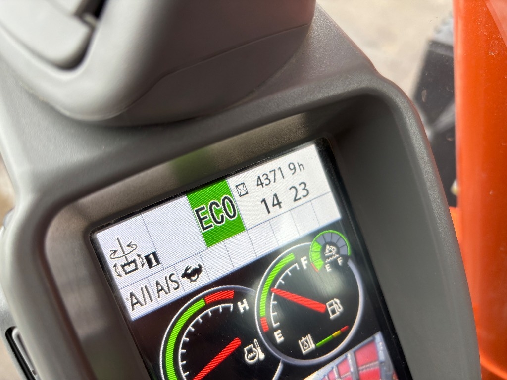 hitachi-zx-135-us-6-pyorittaja,90b59fff