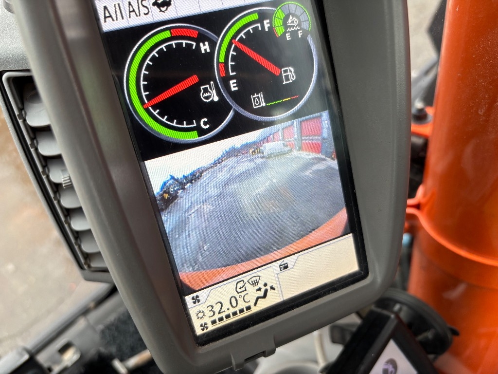hitachi-zx-135-us-6-pyorittaja,a5e3738c