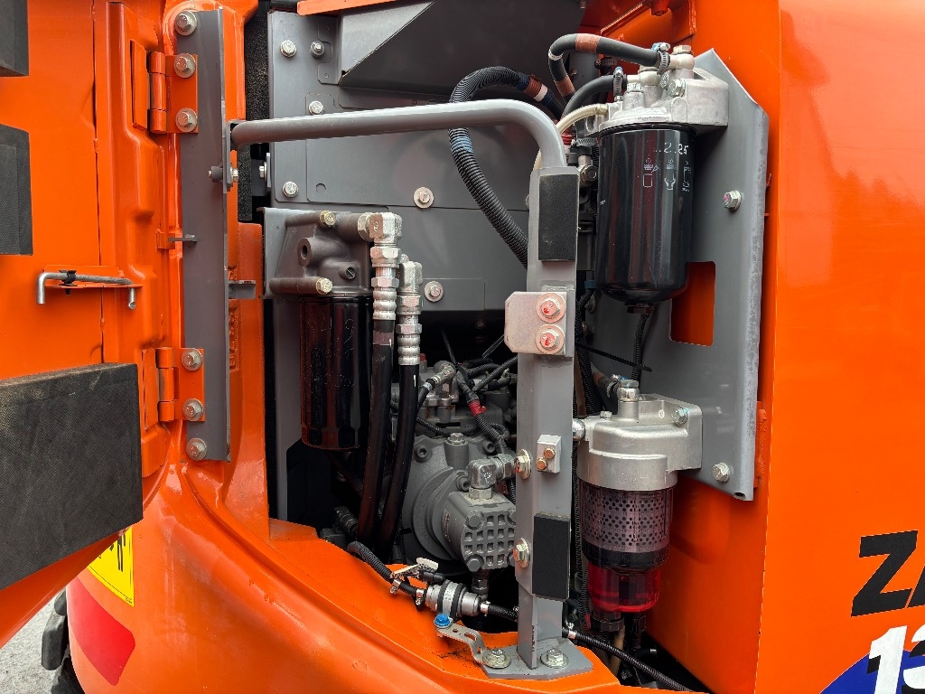 hitachi-zx-135-us-6-pyorittaja,ce5359e6