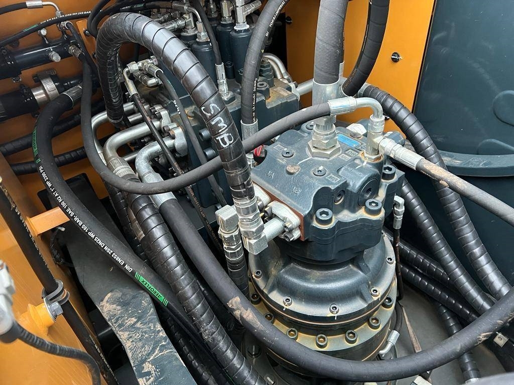 Hyundai R 210