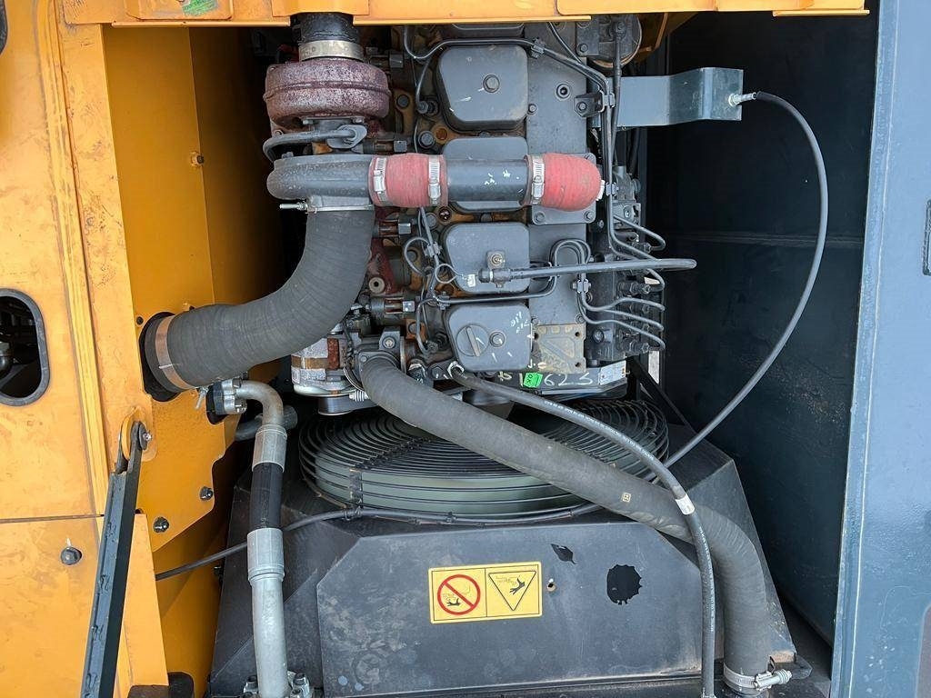 Hyundai R 210
