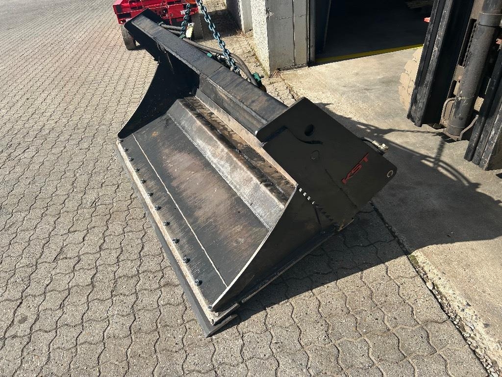 [Other] KST 4 i en skovl