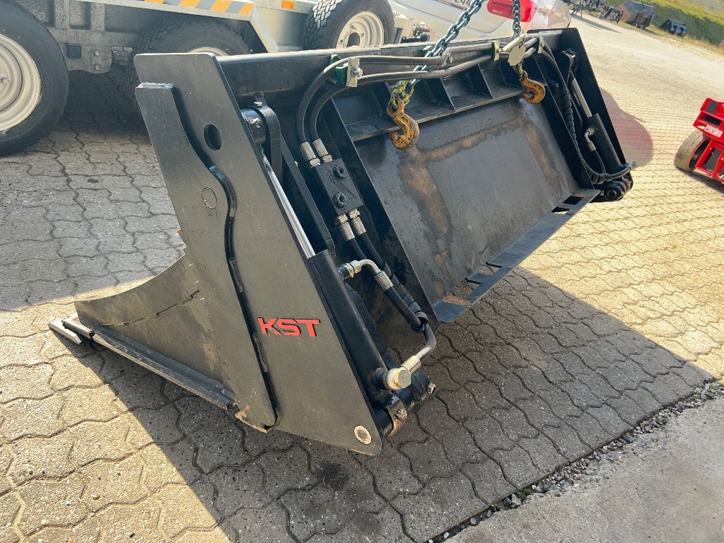 [Other] KST 4 i en skovl