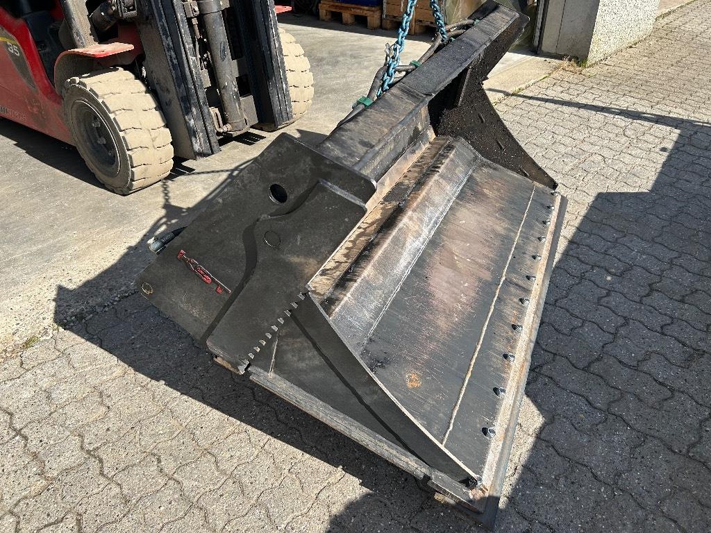 [Other] KST 4 i en skovl