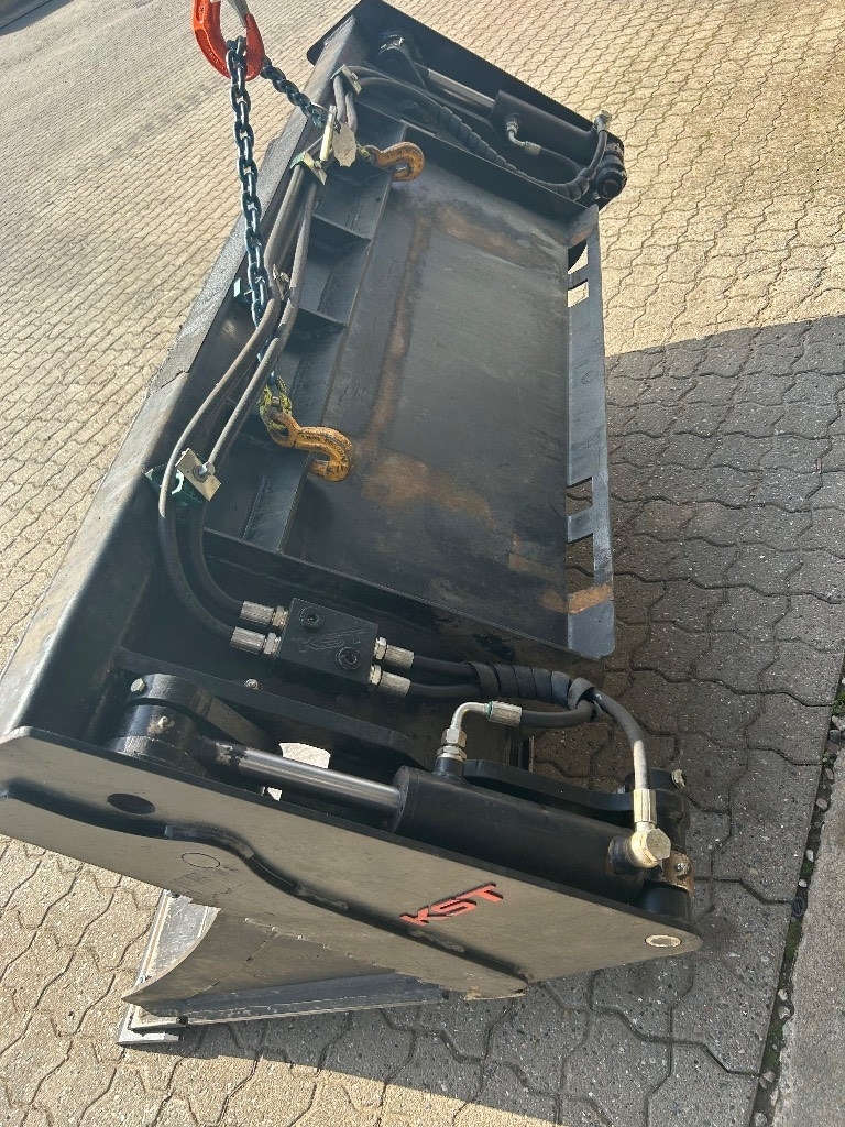 [Other] KST 4 i en skovl