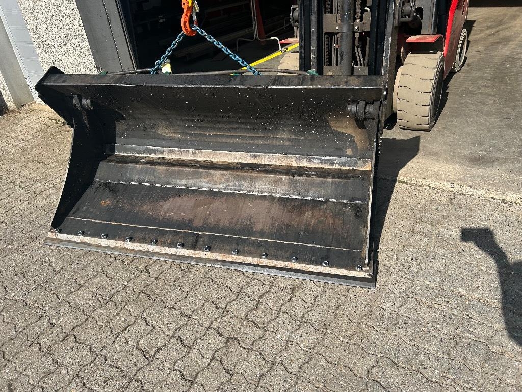 [Other] KST 4 i en skovl