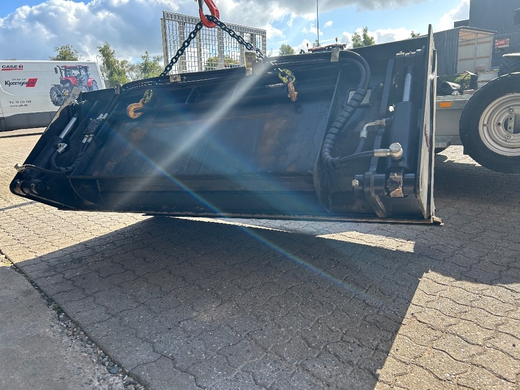 [Other] KST 4 i en skovl