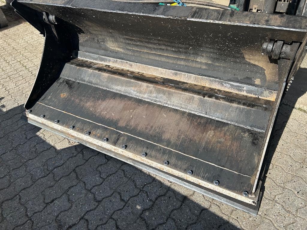 [Other] KST 4 i en skovl