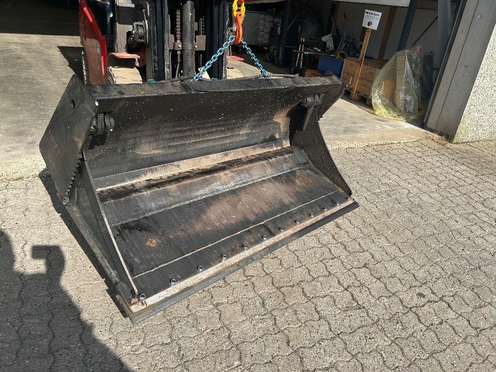 [Other] KST 4 i en skovl