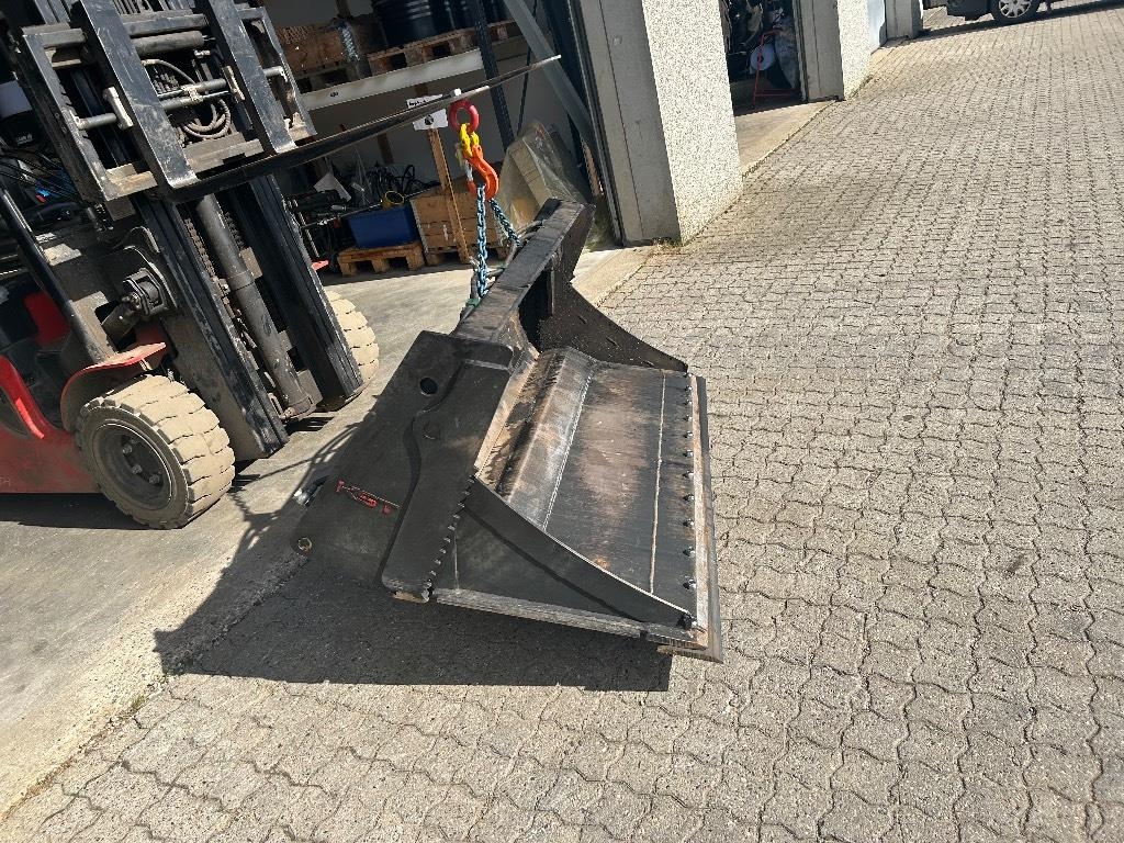 [Other] KST 4 i en skovl