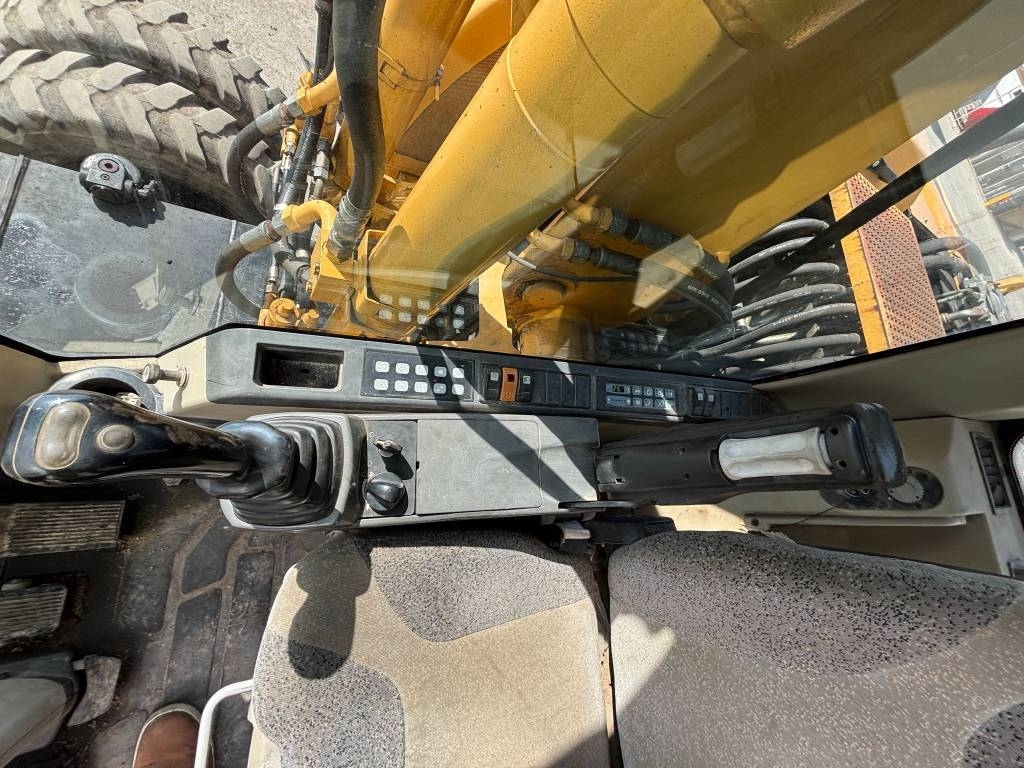 CAT M 313 C (Low verified hours)