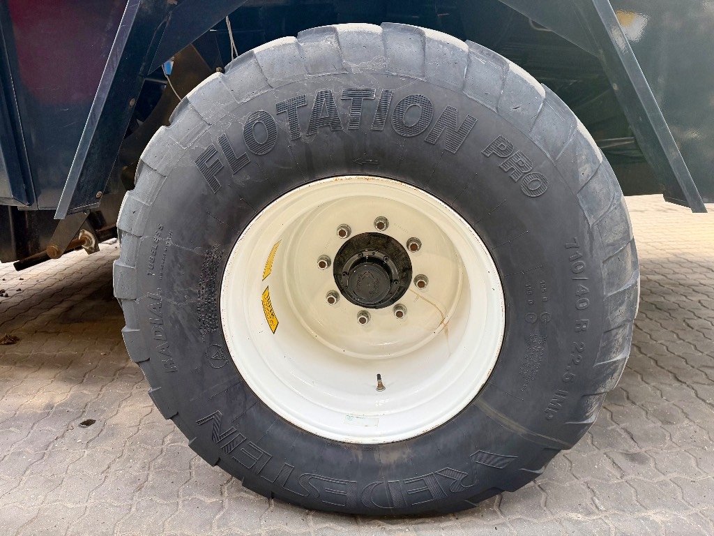 New Holland BB 9080