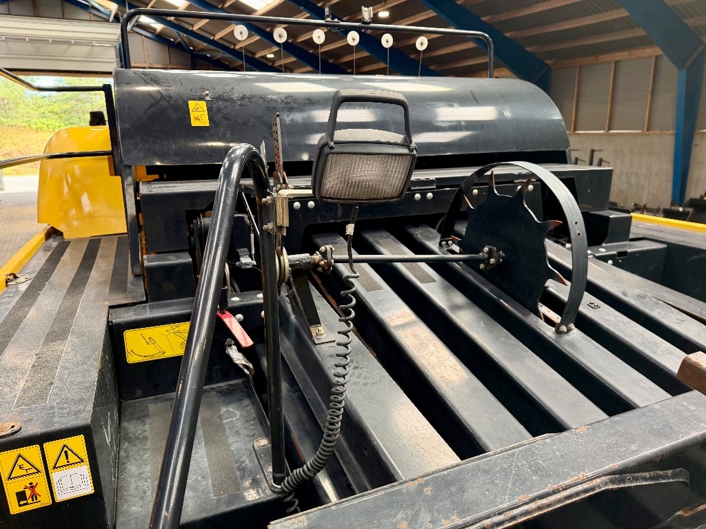 New Holland BB 9080