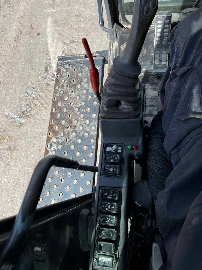 Hitachi ZX 470 LCD - 3 (25m high reach demolition)