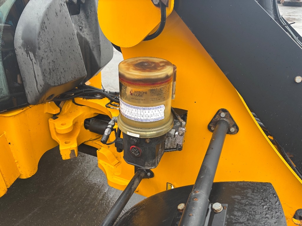 jcb-407-huippu-varusteet-stage,5576e345