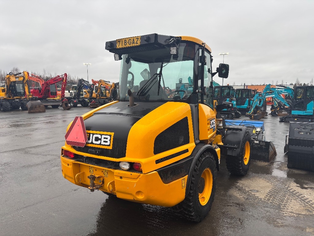 jcb-407-huippu-varusteet-stage,f6902480