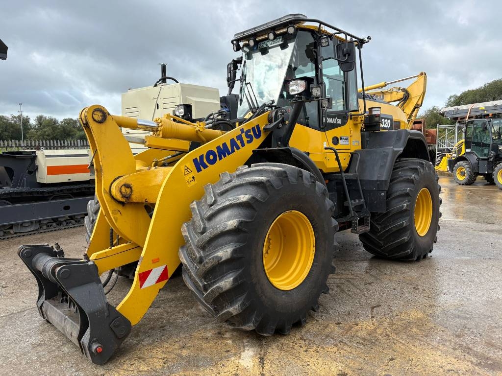 Komatsu WA320-8