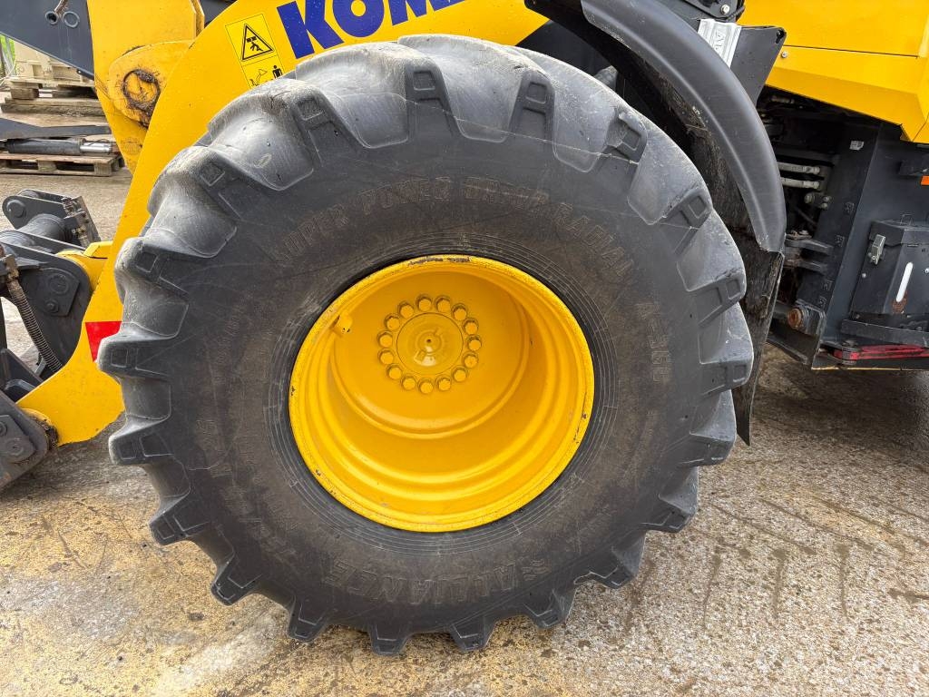 Komatsu WA320-8
