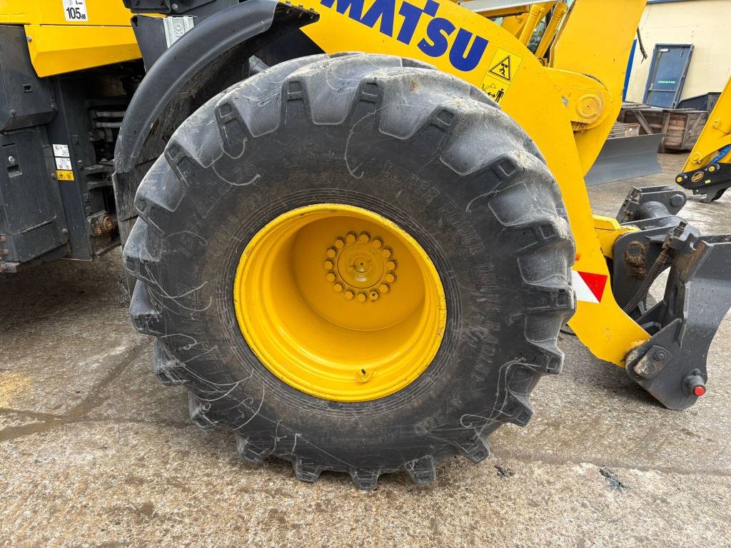 Komatsu WA320-8