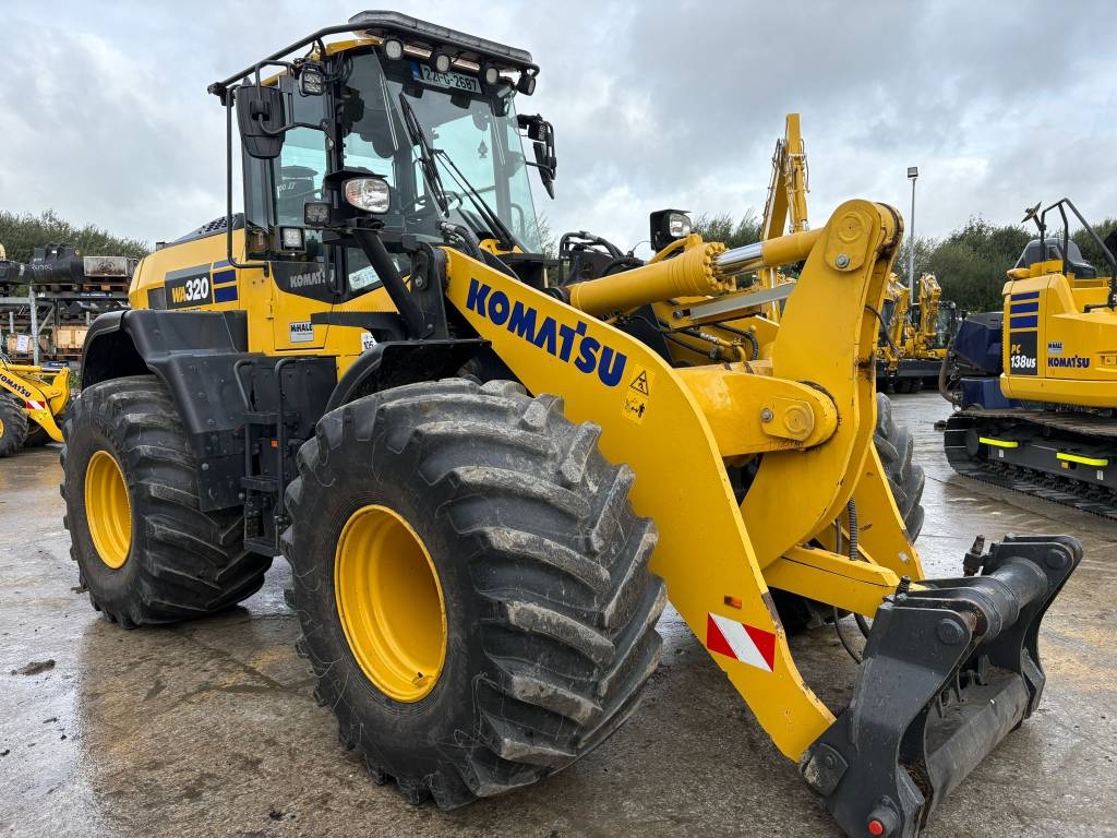 Komatsu WA320-8
