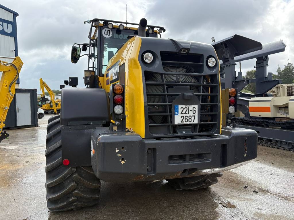 Komatsu WA320-8