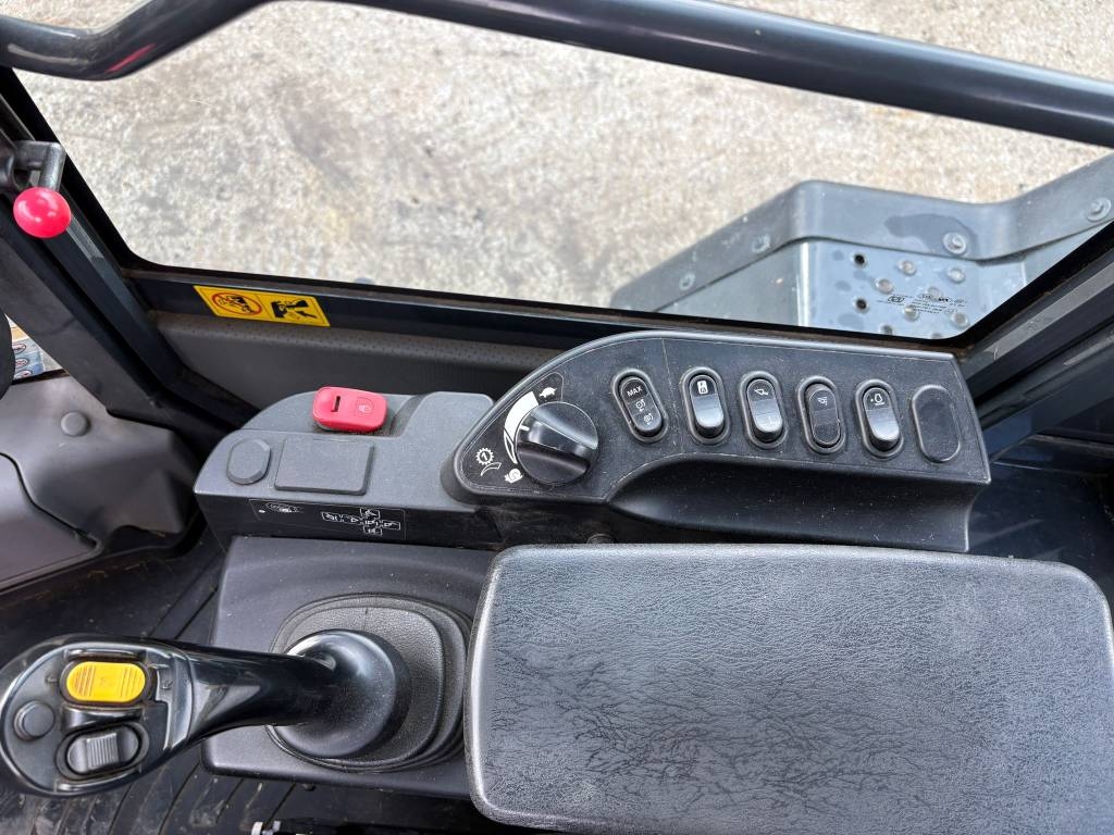 Komatsu WA320-8