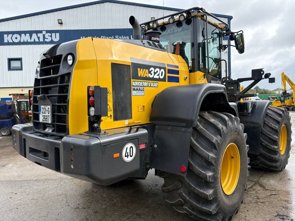 Komatsu WA320-8