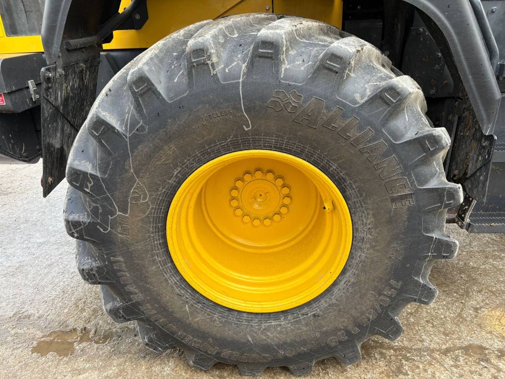 Komatsu WA320-8