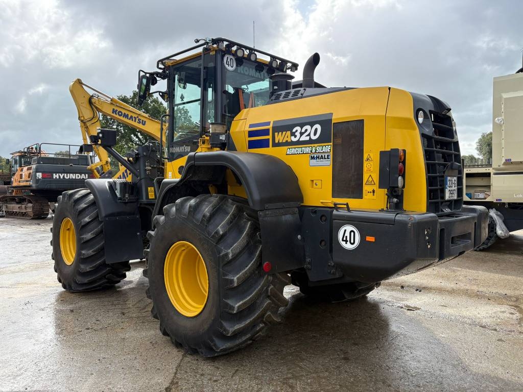Komatsu WA320-8