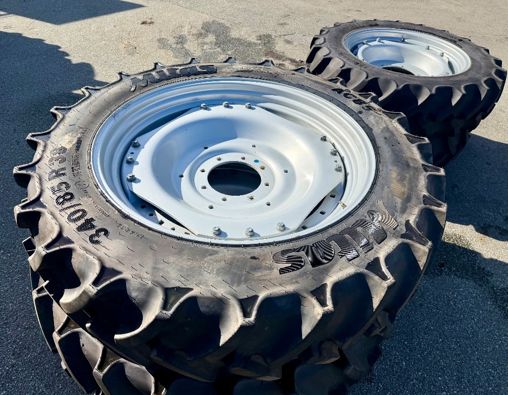 Mitas AC85 280/85 R28 & 340/85 R38