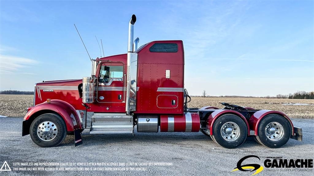 Kenworth W900L HIGHWAY / SLEEPER TRUCK / TRACTOR