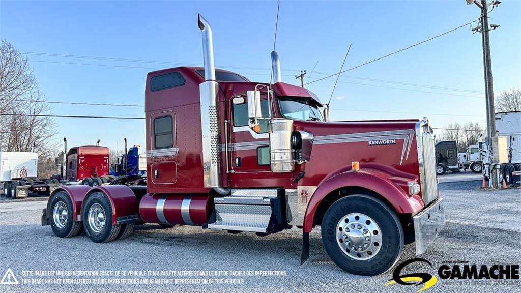 Kenworth W900L HIGHWAY / SLEEPER TRUCK / TRACTOR