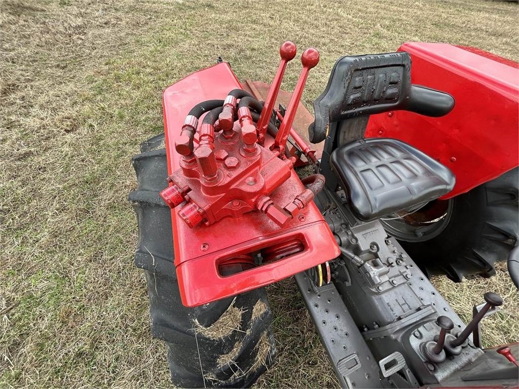 ADESIVI DECALCOMANIE MASSEY FERGUSON 135-155 PER TRATTORI GOMMATI SFONDO ARGENTO