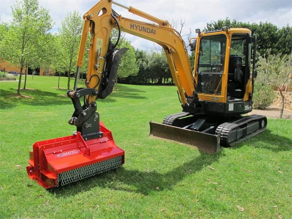 Mini excavators & skid steers DHL
