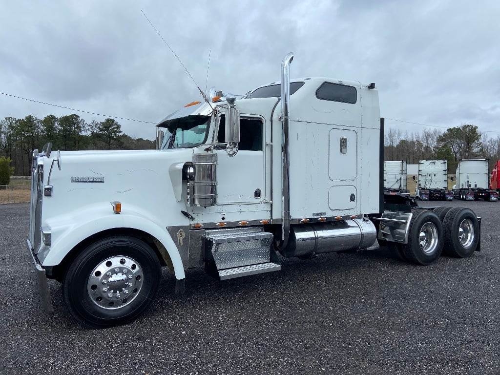 Kenworth W900