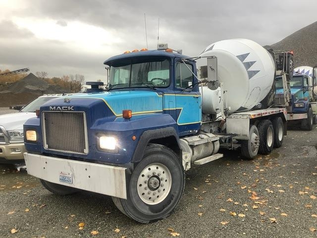 Mack RD690S