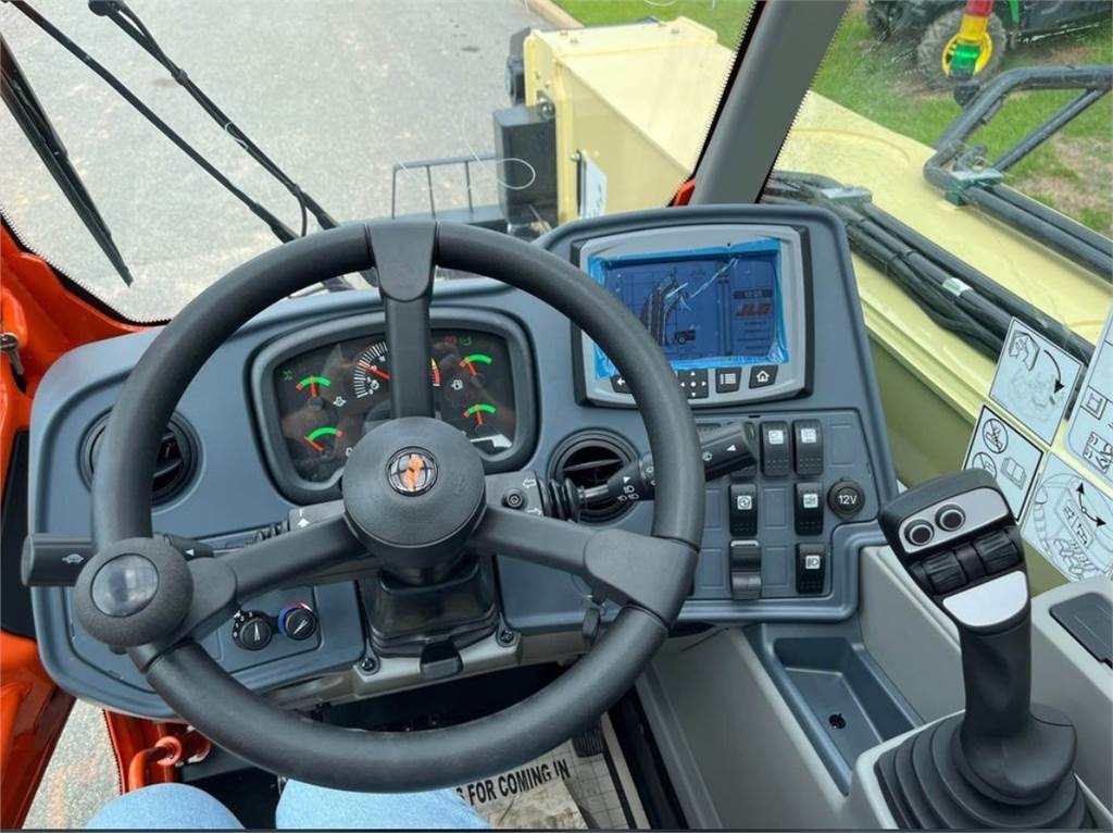 JLG 2733