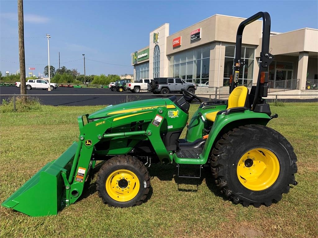 John Deere 3025E