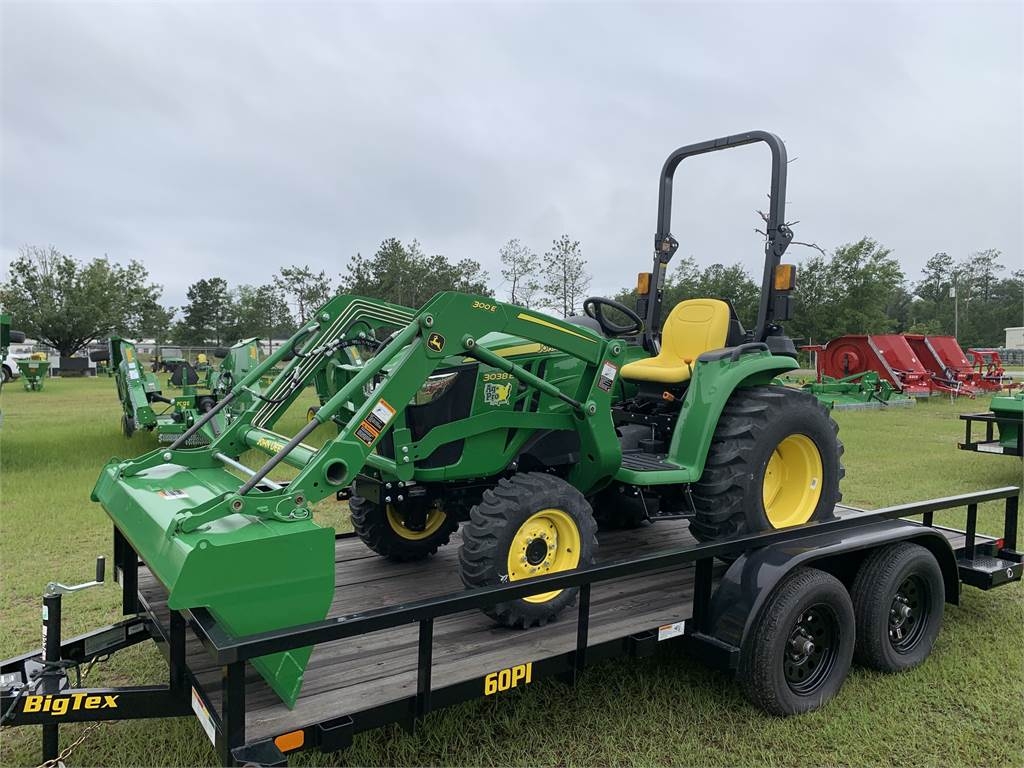 John Deere 3038E