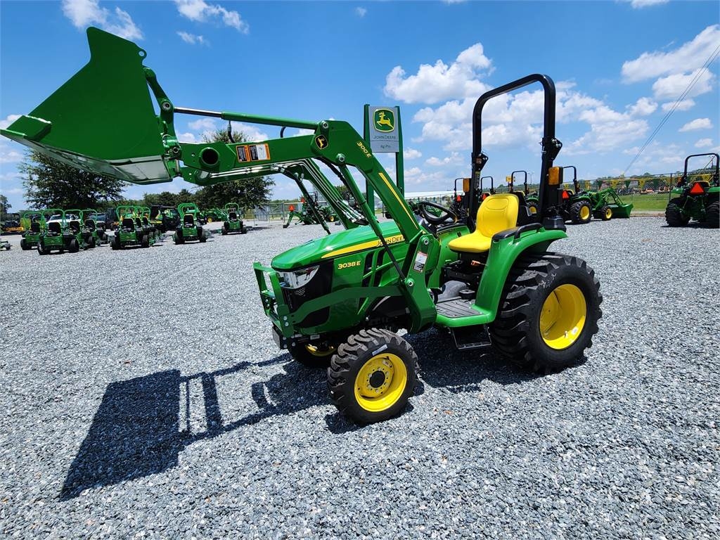 John Deere 3038E