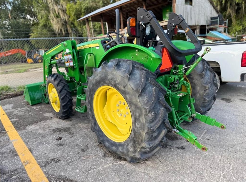 John Deere 5075E