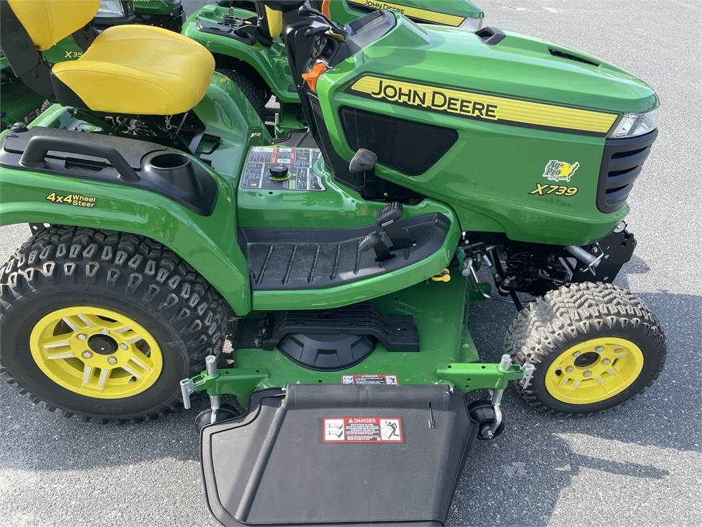 John Deere X739